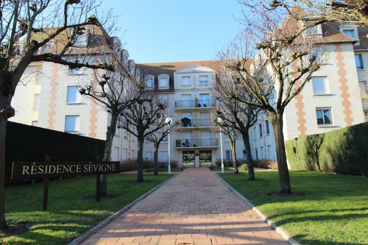 Duplex Élégance: Luxe 4* avec Tennis et Piscine Deauville Exterior photo